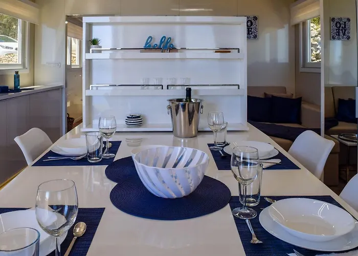 Kamp alanı Glamping Tents And Mobile Homes Trasorka Veli Lošinj