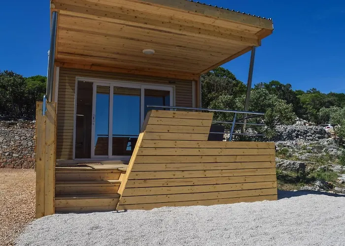 Kamp alanı Glamping Tents And Mobile Homes Trasorka