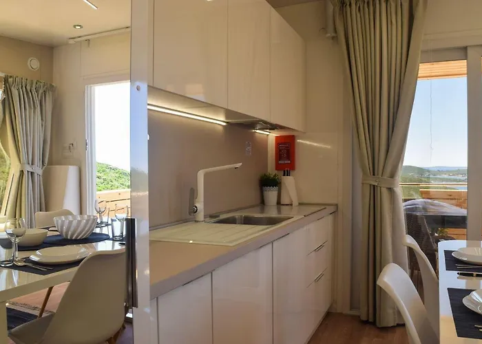 Glamping Tents And Mobile Homes Trasorka Kamp alanı Veli Lošinj