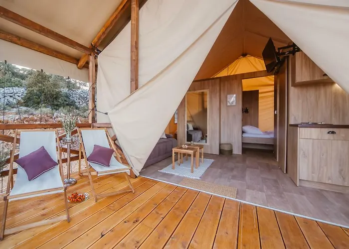 Glamping Tents And Mobile Homes Trasorka Kamp alanı Veli Lošinj