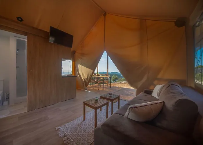 Glamping Tents And Mobile Homes Trasorka Kamp alanı