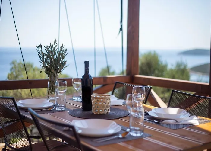 Kamp alanı Glamping Tents And Mobile Homes Trasorka *