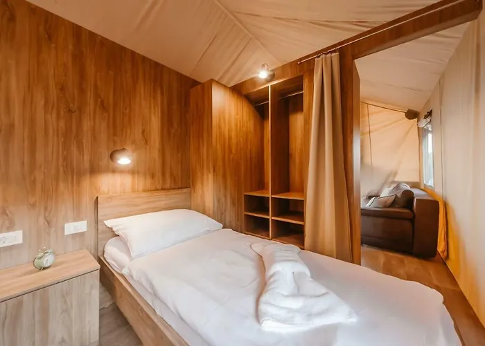 Glamping Tents And Mobile Homes Trasorka Kamp alanı *