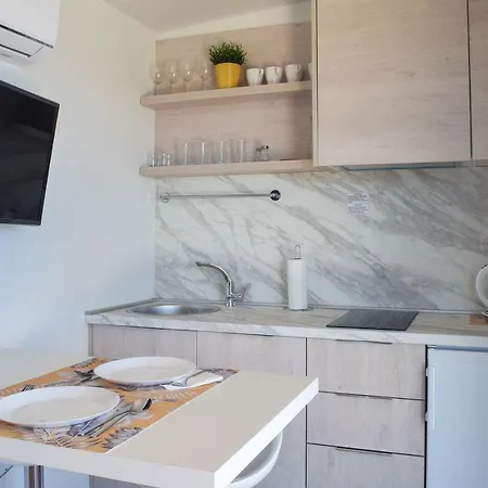 Campsite Glamping Tents And Mobile Homes Trasorka Veli Losinj